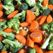 Load image into Gallery viewer, Roasted broccoli and carrots infused with garlic
